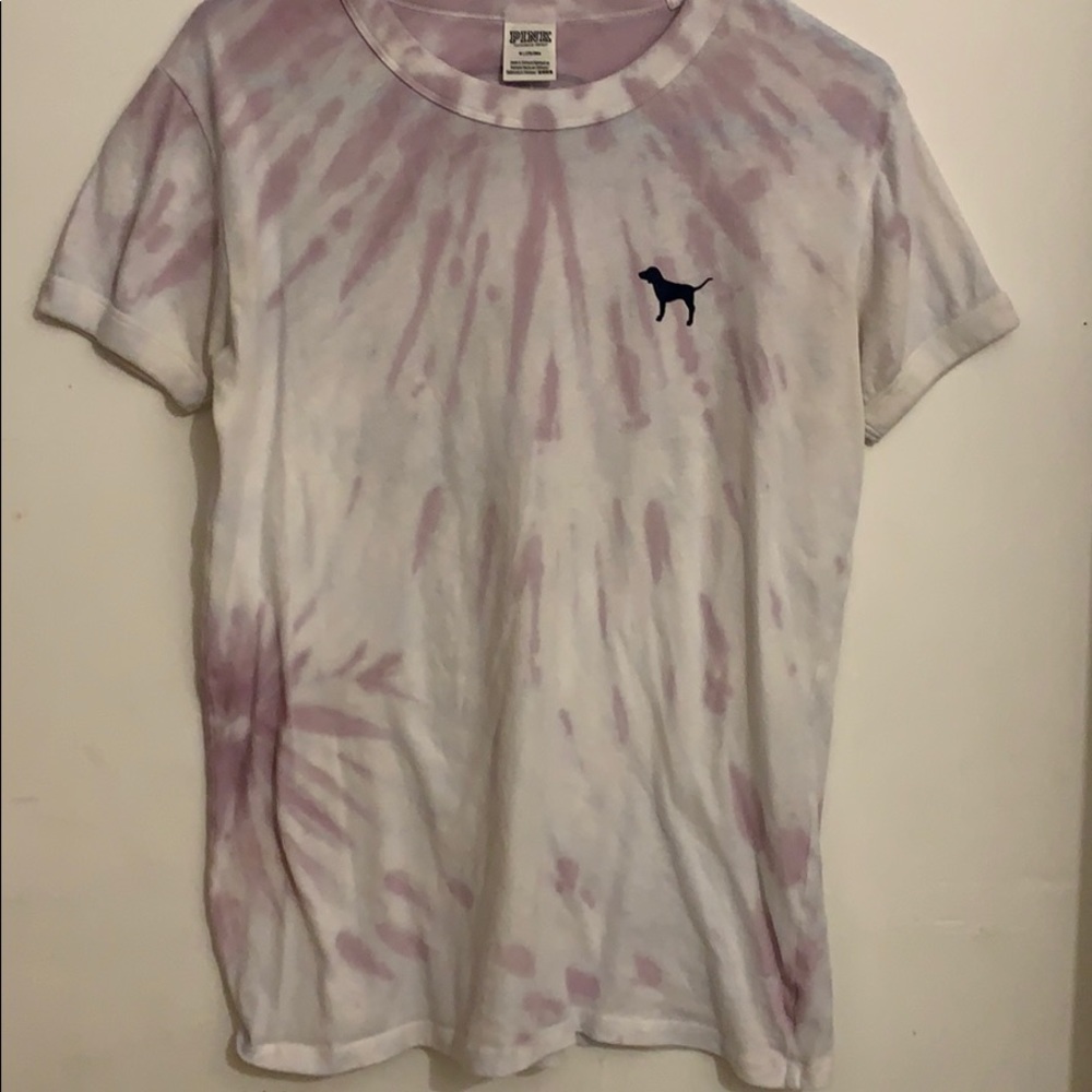 pink t-shirt.